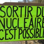 Action rond point Méximieux STOP BUGEY - 21 février 2012 - Sortir du nucléaire c'est possible