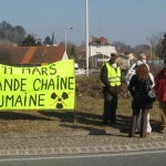 Action rond point Méximieux STOP BUGEY - 21 février 2012.